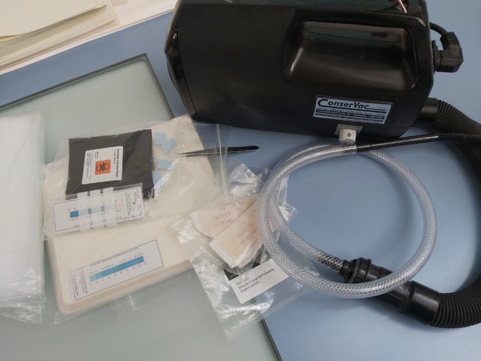 Materials laid out on a table: boards, silica gel, plastic bags, humidity indicators and vacuum cleaner