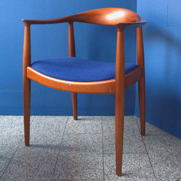 A photograph of a Round Chair, designed by Hans J Wegner